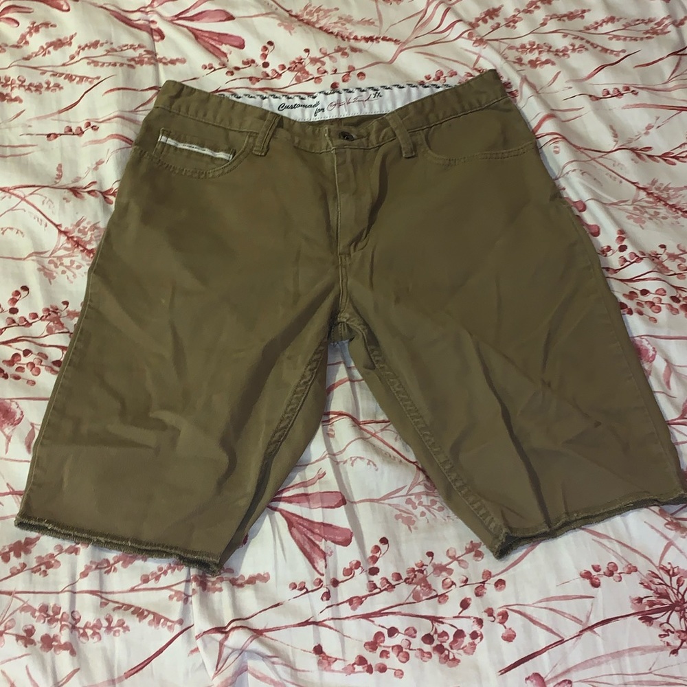 Khaki brown shorts from vans